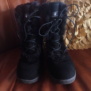 ✨ Black Lace Up BearPaw Winter Boots ✨